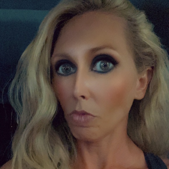 Meet your Posher, Jennifer - Picture 1 of 1